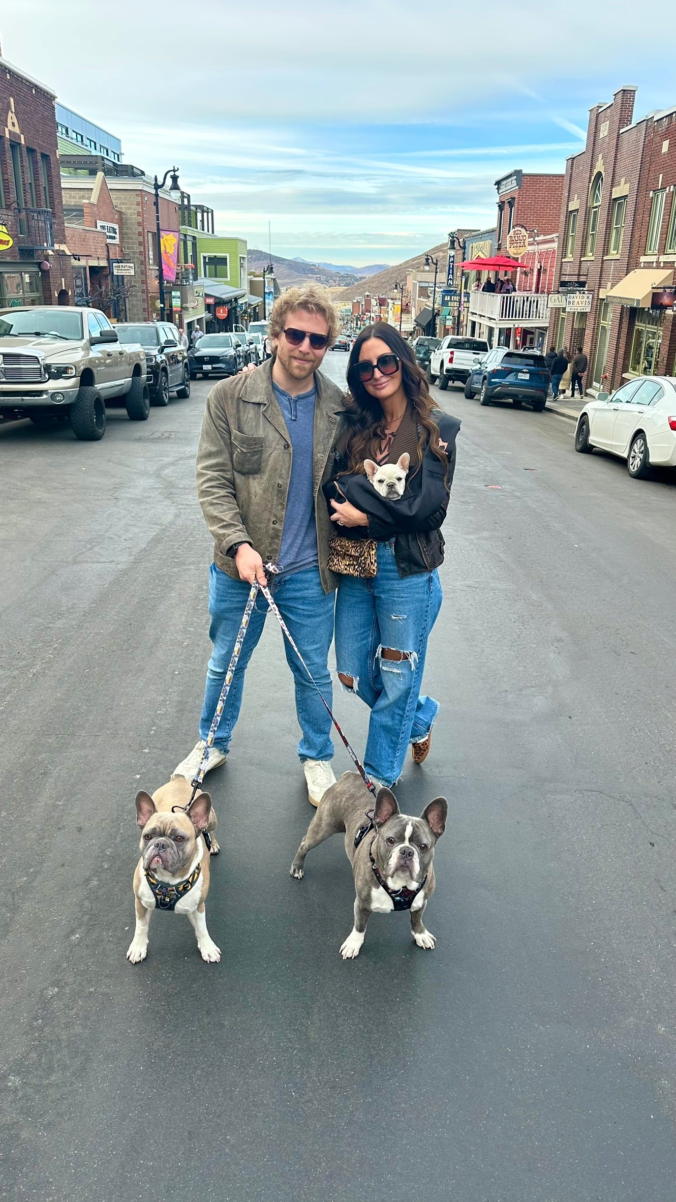 Couple with two Bulldogs